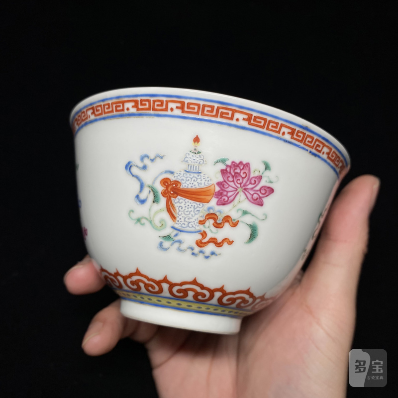 清乾隆 粉彩八宝纹茶碗 - 图10